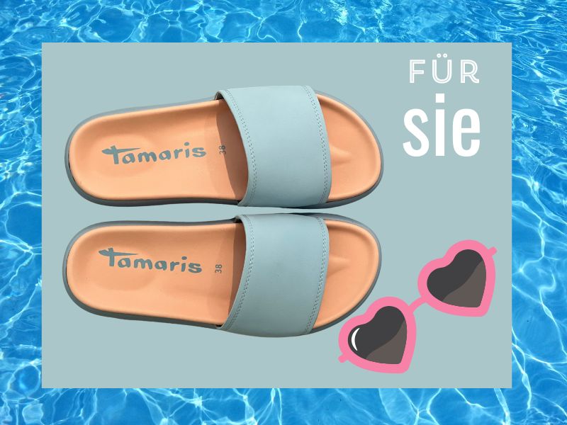 Poolzeit für sie mit Badeschlappen und Sonnenbrille
