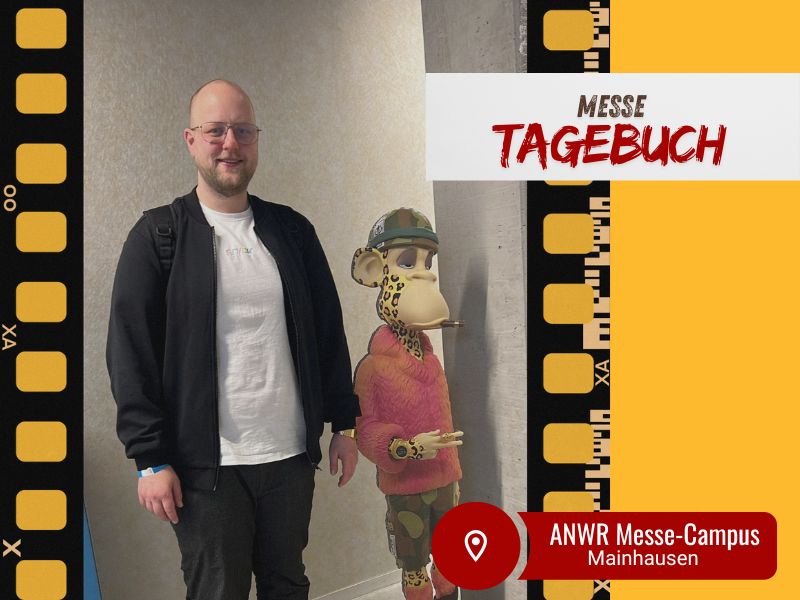 Leon und Affenfigur auf der Messe