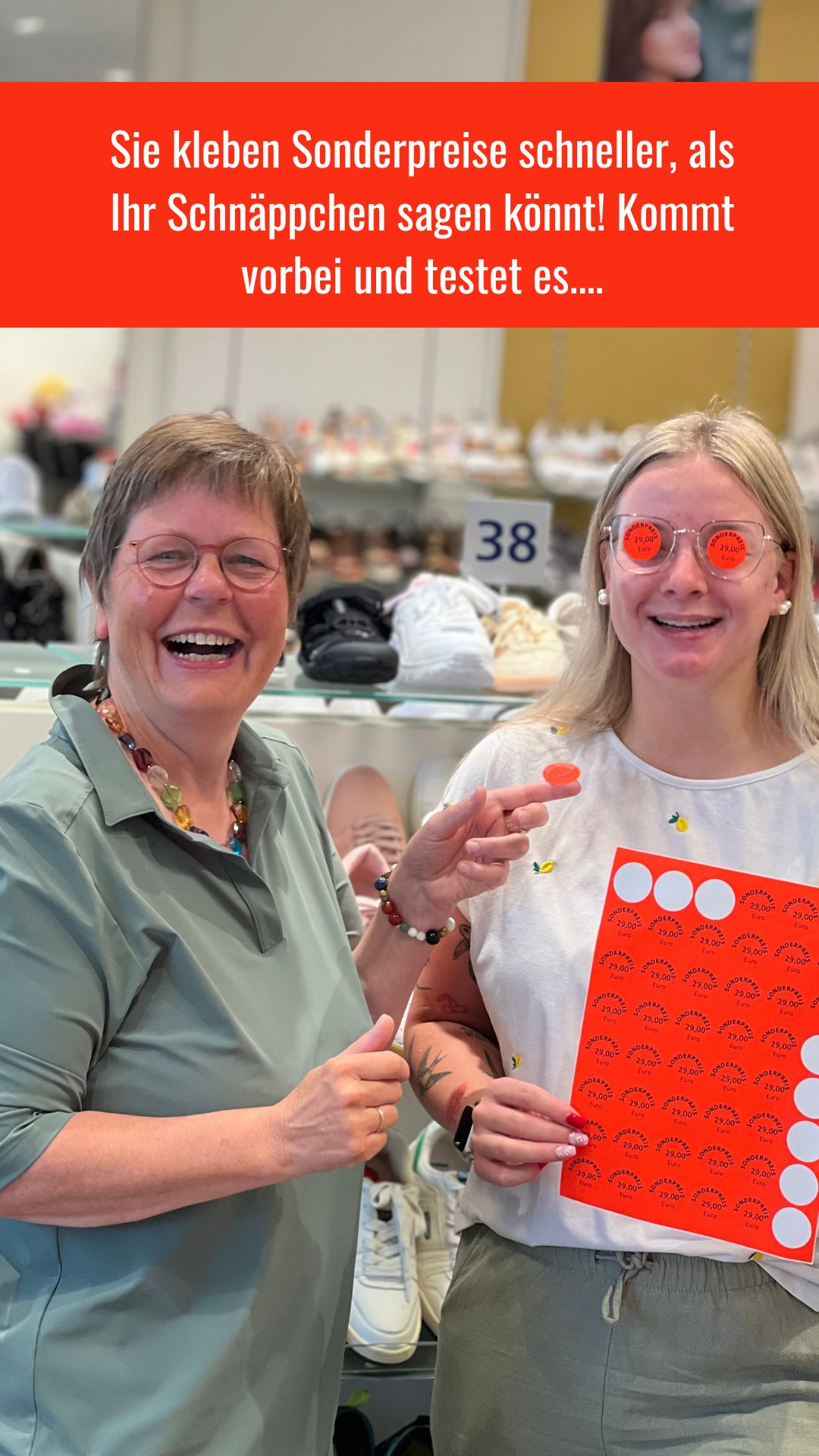 team beklebt sich selbst frählich mit sonderpreisen
