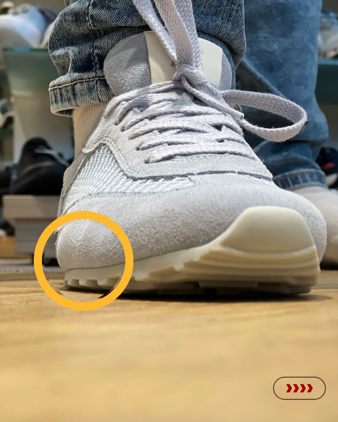 Schuh bei dem der Fuß über den Sohlenrand hinaus geht