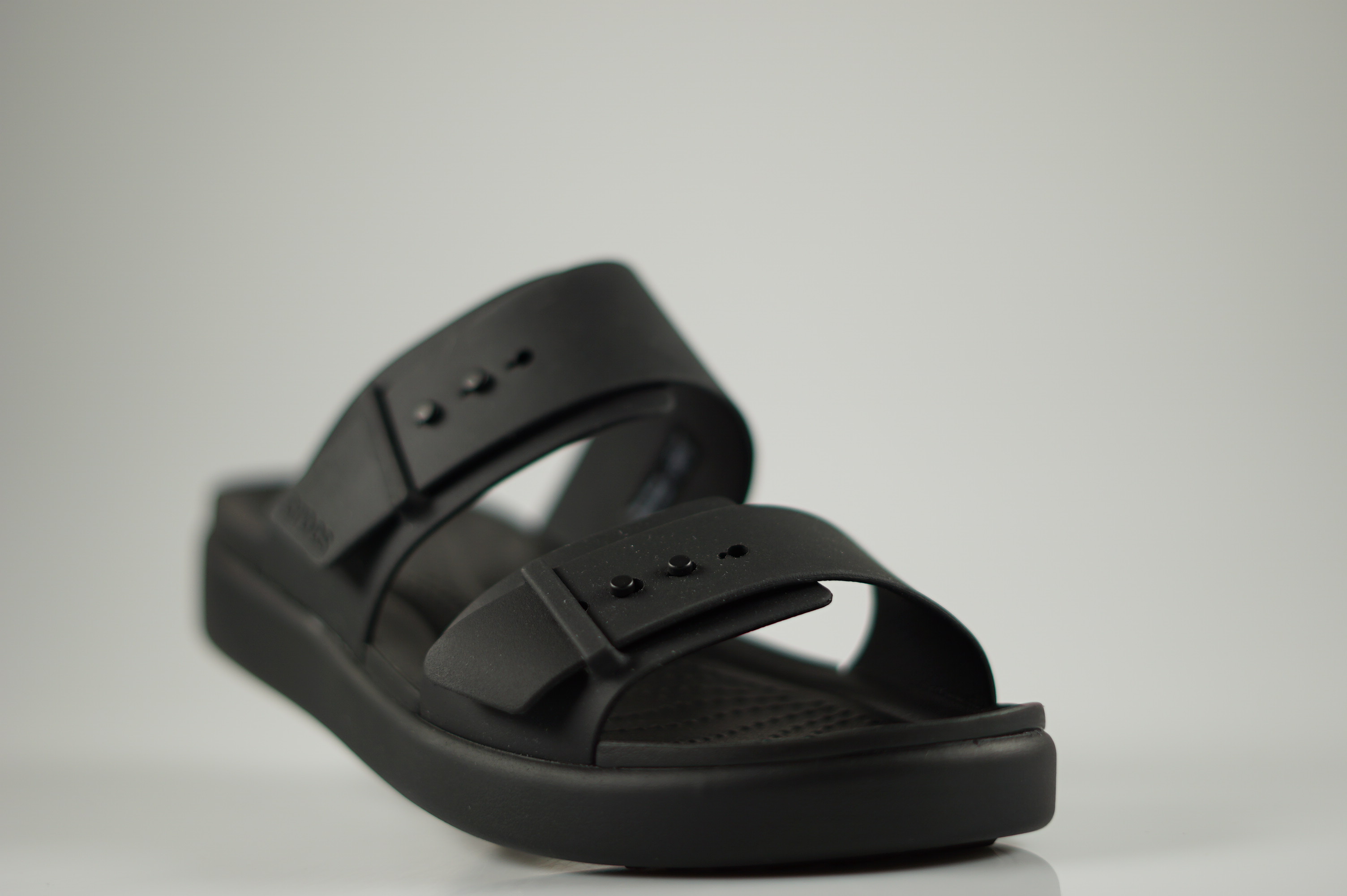 Crocs Europe BV - 211215-001